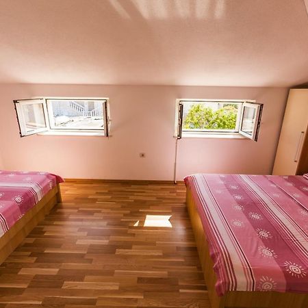 Sea View Apartment Sumartin Bagian luar foto