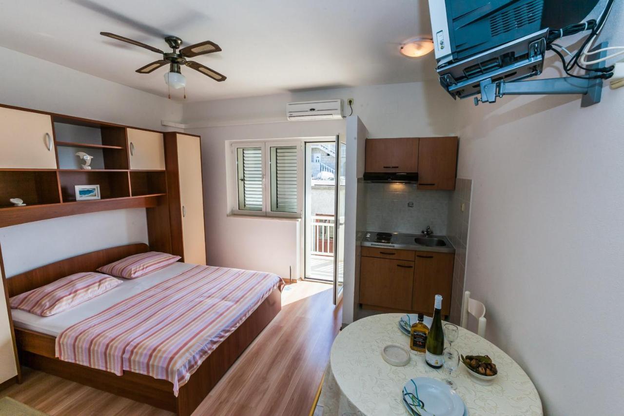 Sea View Apartment Sumartin Bagian luar foto