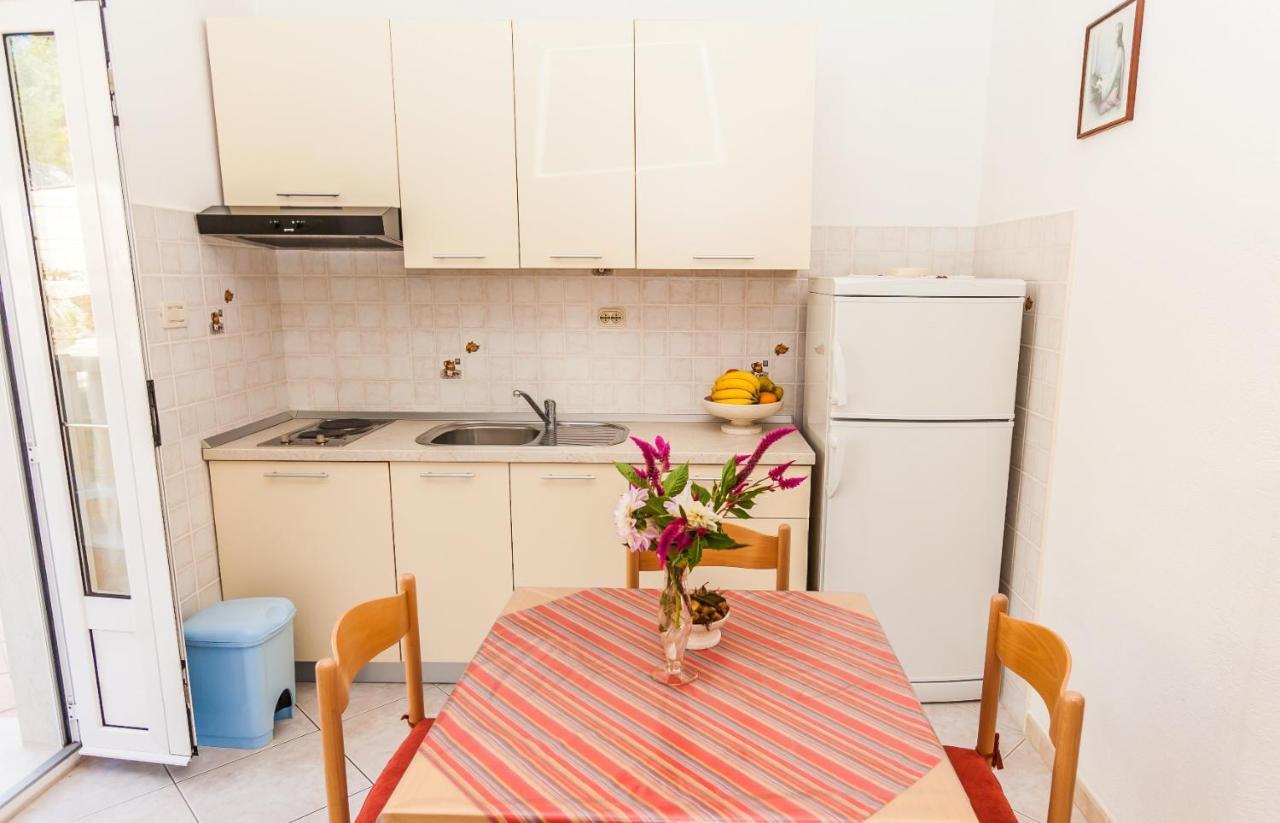 Sea View Apartment Sumartin Bagian luar foto