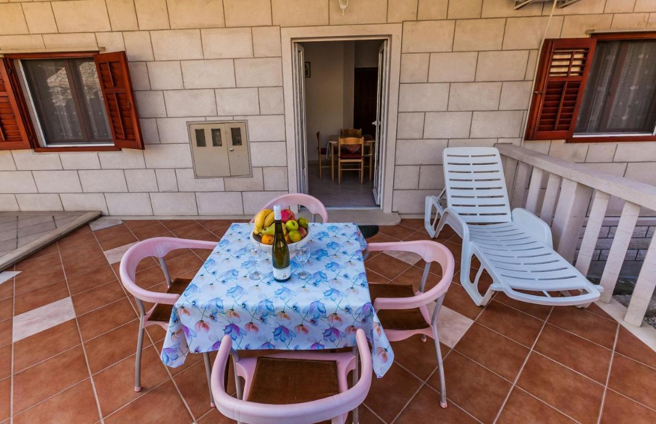 Sea View Apartment Sumartin Bagian luar foto