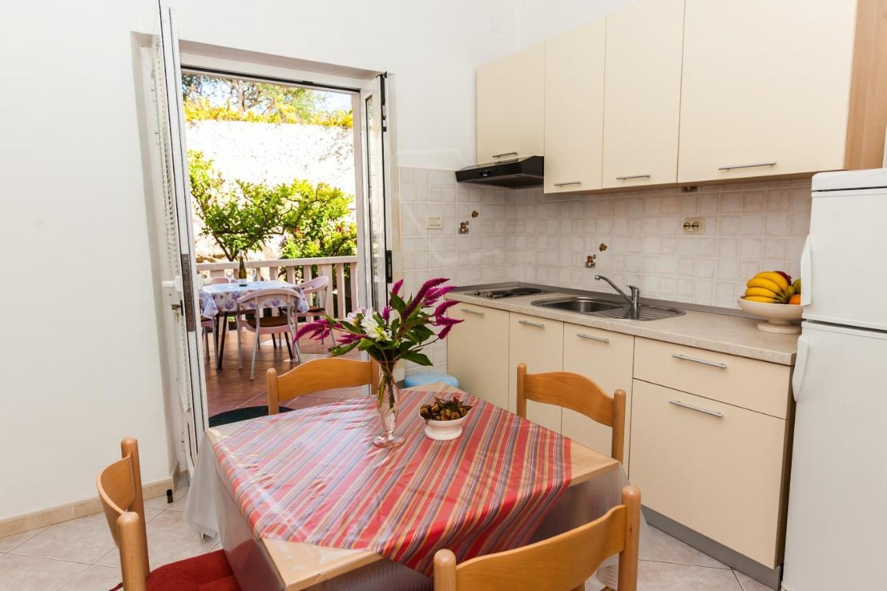 Sea View Apartment Sumartin Bagian luar foto