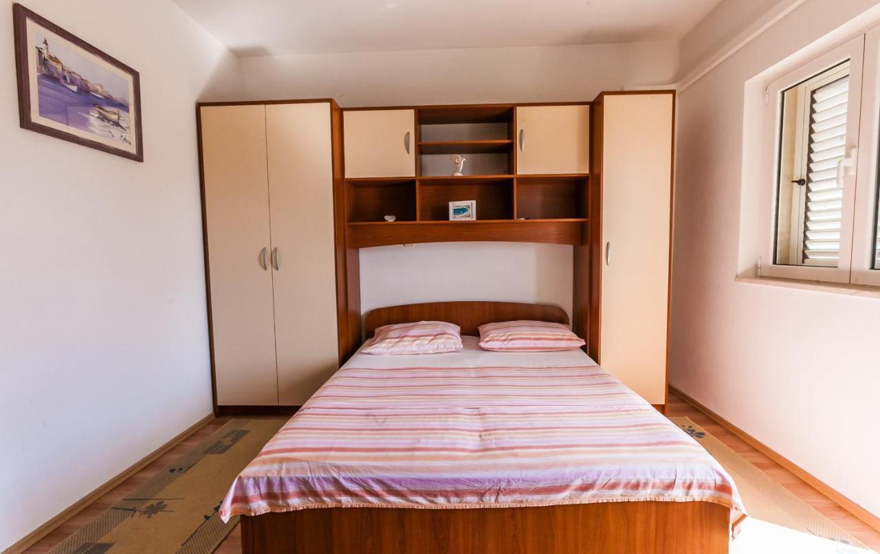 Sea View Apartment Sumartin Bagian luar foto