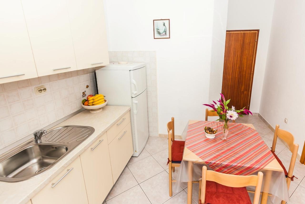 Sea View Apartment Sumartin Bagian luar foto