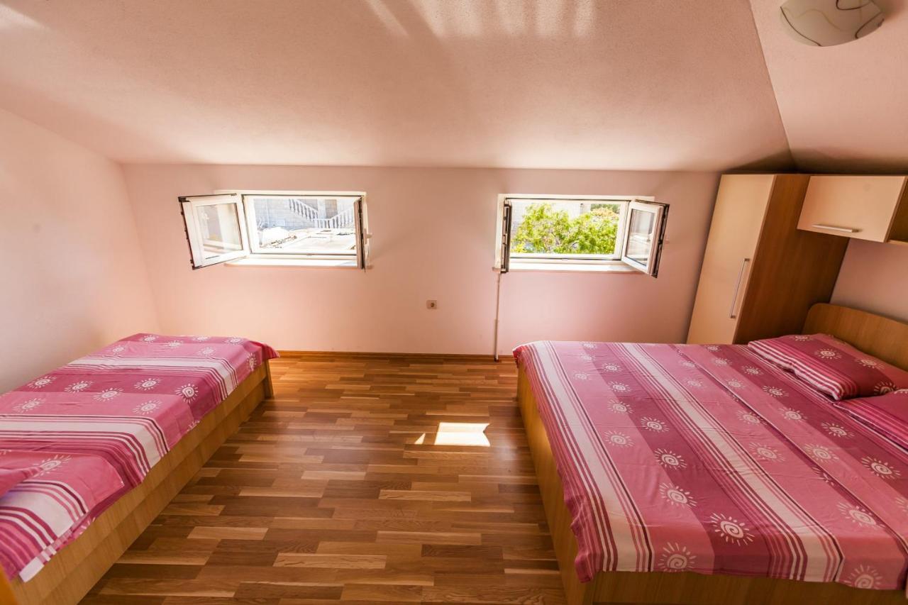 Sea View Apartment Sumartin Bagian luar foto