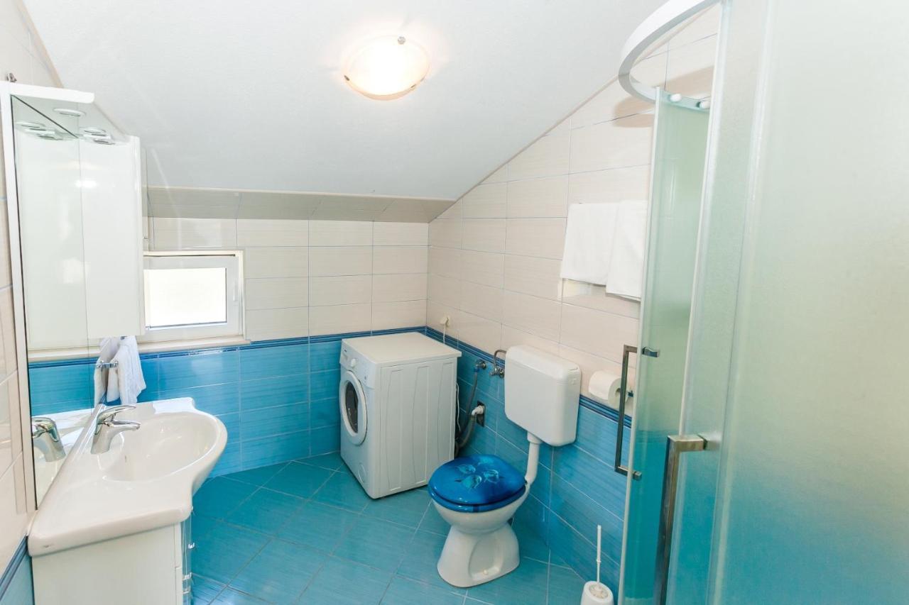 Sea View Apartment Sumartin Bagian luar foto